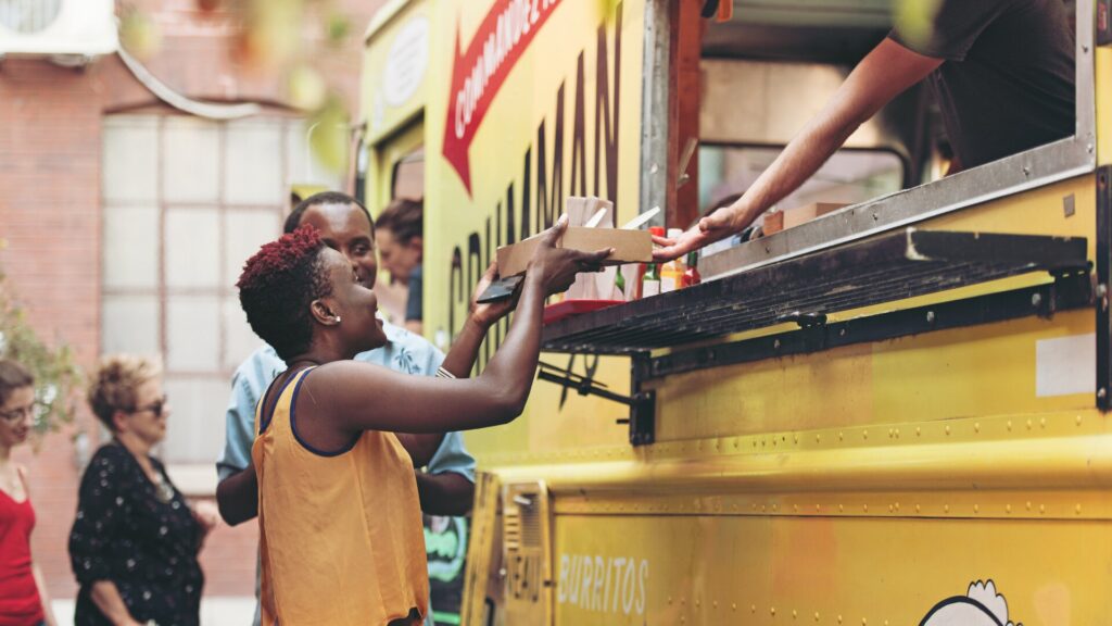 Best Merchant Cash Advance for Food Trucks (How to Choose)